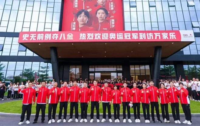 Junte as mãos à equipe de mergulho nacional chinesa Junte as mãos à equipe de mergulho nacional chinesa